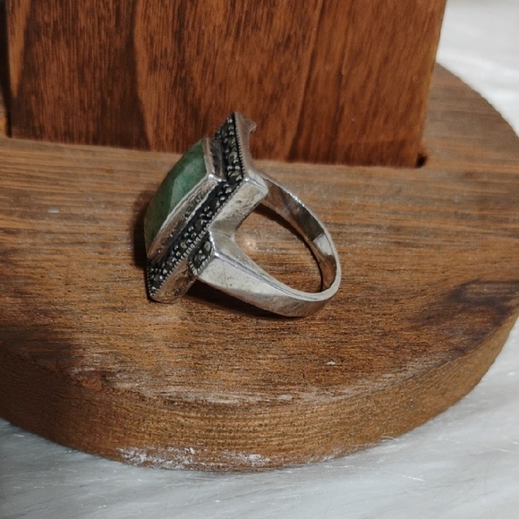 Vtg 925 Sterling Silver Ring W Rectangular Green Jade Gemstone - Picture 4 of 13